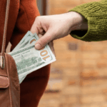 Querida Abby: Meu filho roubou dinheiro destinado ao fundo da faculdade de sua filha