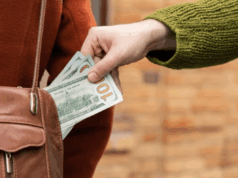 Querida Abby: Meu filho roubou dinheiro destinado ao fundo da faculdade de sua filha Querida Abby: Meu filho roubou dinheiro destinado ao fundo da faculdade de sua filha