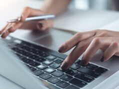 Querida Abby: Meu primeiro emprego depois da faculdade é hostil e tóxico – devo aguentar? Querida Abby: Meu primeiro emprego depois da faculdade é hostil e tóxico - devo aguentar?