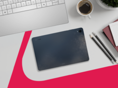 Quero desesperadamente usar um tablet Android para trabalhar, mas os novos laptops ARM tornaram isso inútil Mascote do Android segurando uma placa de alerta ao lado de um telefone conectado a um monitor no modo desktop.