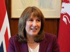 Rachel Reeves é avisada que a operação fiscal sobre combustíveis levará milhares de empresas “ao limite”, aumentará os custos dos alimentos para as famílias e alimentará a inflação A chanceler Rachel Reeves (foto) se recusa a abandonar seu aumento no imposto sobre combustível, apesar da pressão dos chefes de transporte