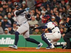 Randal Grichuk finalmente foi eliminado na vitória dos Yankees sobre o Red Sox Randal Grichuk consegue uma dobradinha de RBI na oitava entrada da vitória dos Yankees por 4 a 0 sobre os Red Sox em 21 de abril de 2026 no Fenway Park.