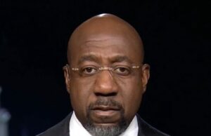 Raphael Warnock: Trump está desencadeando ‘fanatismo descarado e descarado’ Raphael Warnock: Trump está desencadeando 'fanatismo descarado e descarado'