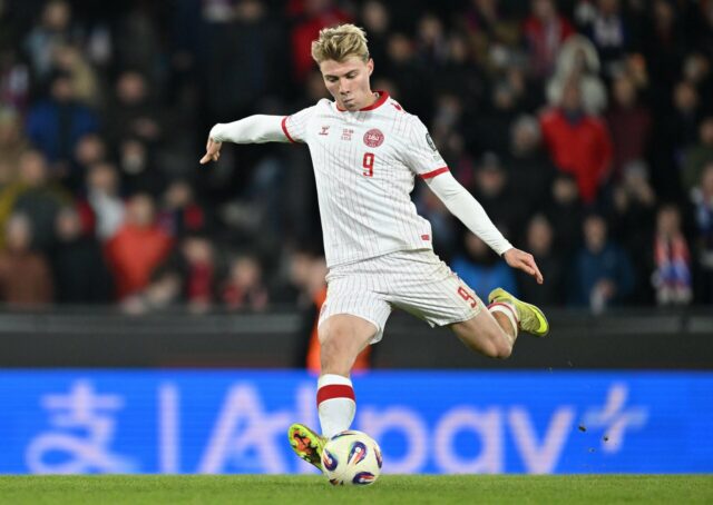 Rasmus Hojlund afirma que jogou 'uma de suas melhores' partidas Rasmus Hojlund afirma que jogou 'uma de suas melhores' partidas na Dinamarca, mas o emprestado do Man Utd errou terrivelmente