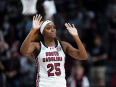 Raven Johnson se despede da Carolina do Sul e Angel Reese responde Raven Johnson se despede da Carolina do Sul e Angel Reese responde