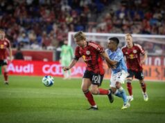 Red Bulls e NYCFC se preparam para um grande confronto na US Open Cup O meio-campista do NYCFC Maxi Moralez agarra o meio-campista do RBNY Emil Forsberg durante uma partida de futebol.