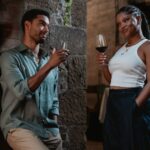 Os dois interpretam interesses amorosos proibidos na nova comédia romântica.