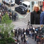 Rei Charles e Rainha Camilla acompanhados por celebridades e supermodelos na ostentosa recepção da Christie's, encerrando a visita turbulenta a Nova York