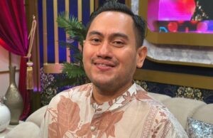 Rei Nassar Sebut Manggung Pakai Baju Aneh-aneh adalah Cura Sejatinya Rei Nassar Sebut Manggung Pakai Baju Aneh-aneh adalah Cura Sejatinya