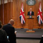 O secretário de Defesa da Grã-Bretanha, John Healey