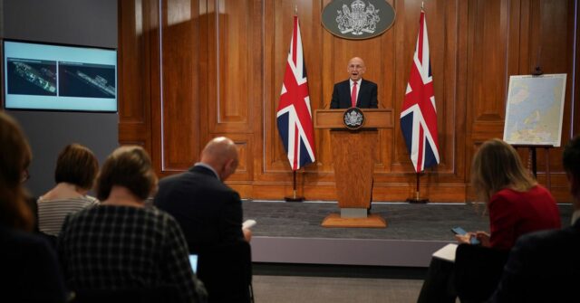 O secretário de Defesa da Grã-Bretanha, John Healey