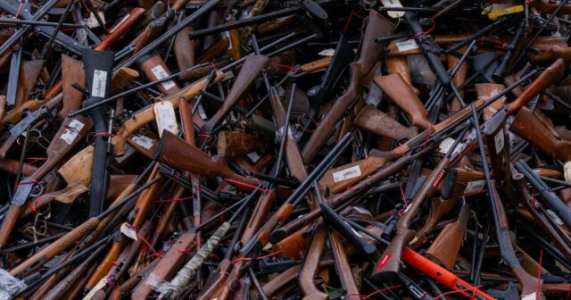 Relatório Bondi: as leis existentes sobre armas não falharam, mas o esforço de recompra continua
