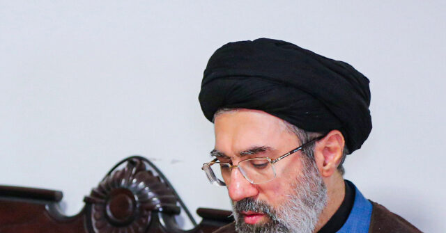 Relatório: O líder supremo desaparecido do Irã, Mojtaba Khamenei, está Relatório: O líder supremo desaparecido do Irã, Mojtaba Khamenei, está 'inconsciente'