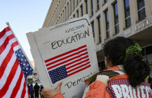 Relatório Watchdog: Sindicatos de Professores investem mais de US$ 1 bilhão em causas de esquerda Relatório Watchdog: Sindicatos de Professores investem mais de US$ 1 bilhão em causas de esquerda