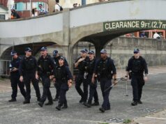 Relatório anti-semitismo pede recompra de armas e mais poderes antiterroristas Relatório anti-semitismo pede recompra de armas e mais poderes antiterroristas