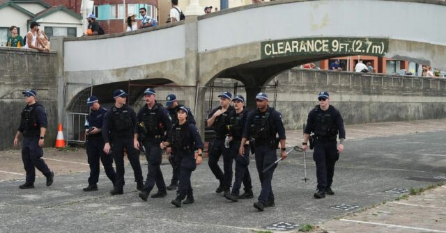 Relatório anti-semitismo pede recompra de armas e mais poderes antiterroristas
