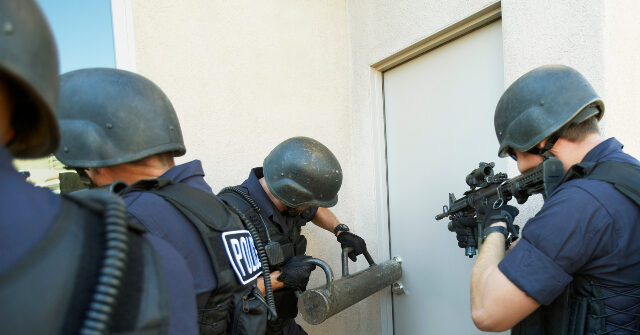 Representante estadual do RI: Banir os AR-15 não é suficiente; Representante estadual do RI: Banir os AR-15 não é suficiente; Devemos usar o 'poder de polícia' para garantir que os proprietários os descartem