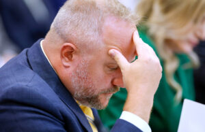 Republicano da Câmara diz que Congresso deveria se afastar da guerra de Trump Republicano da Câmara diz que Congresso deveria se afastar da guerra de Trump