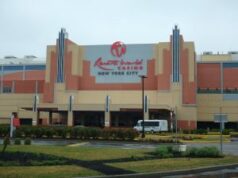 Resorts World NYC abre primeiro cassino completo na cidade de Nova York com jogos de mesa ao vivo no Queens O exterior do Resorts World New York City, em 2015.