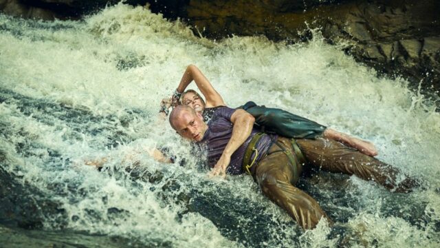 Revisão de 'Apex': O homem é o predador em um duelo ao ar livre entre Charlize Theron e Taron Egerton
