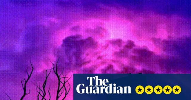 Revisão de Forbidden Solitaire – as cartas se transformam em uma viagem delirante de volta ao terror dos anos 90
