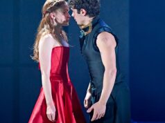 Revisão do West End de ‘Romeu e Julieta’: Sadie Sink e Noah Jupe lideram uma adaptação angustiante e que altera o tempo que se transforma em um verdadeiro soco no estômago Revisão do West End de 'Romeu e Julieta': Sadie Sink e Noah Jupe lideram uma adaptação angustiante e que altera o tempo que se transforma em um verdadeiro soco no estômago