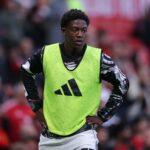 Rio Ferdinand nomeia três meio-campistas que gostaria de fazer parceria com Kobbie Mainoo no Man Utd após novo contrato