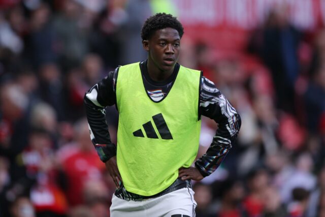 Rio Ferdinand nomeia três meio-campistas que gostaria de fazer parceria com Kobbie Mainoo no Man Utd após novo contrato
