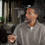 Rio Ferdinand sente que o Manchester United precisa de dois meio-campistas, um lateral e um atacante no verão