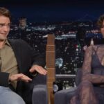 Robert Pattinson confunde Zendaya e Jimmy Fallon ao afirmar que ele cheira a giz de cera: 'Bring It In' | Vídeo