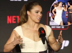 Ronda Rousey em paz com megaluta de Gina Carano no retorno do MMA sendo a última – com uma ressalva Ronda Rousey falando em entrevista coletiva com o logotipo da Netflix e detalhes do cartão de luta ao fundo.
