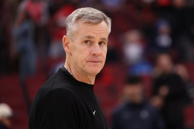 Rumores de treinamento da UNC recebem atualizações privilegiadas sobre Billy Chicago Bulls head coach Billy Donovan against Dallas Mavericks