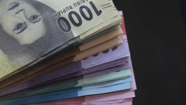 Rupia Melemah ke Rp 17,353 Seiring Kekhawatiran Fitch Rating soal Danantara & UEA Keluar dari OPEP
