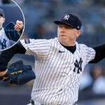 Ryan Weathers (40) lança um arremesso durante a 7ª entrada no Yankee Stadium, domingo, 19 de abril de 2026.