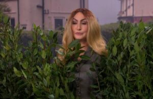 ‘SNL UK’ Cold Open paródia a declaração de Epstein de Melania Trump e a controvérsia do Kanye West Wireless Fest com o jogo de ‘Never Have I Ever’ 'SNL UK' Cold Open paródia a declaração de Epstein de Melania Trump e a controvérsia do Kanye West Wireless Fest com o jogo de 'Never Have I Ever'