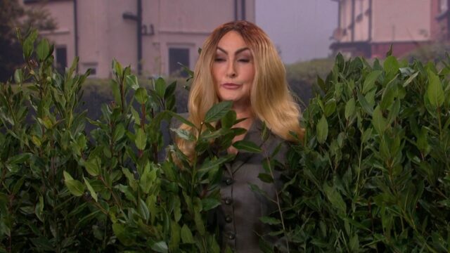 'SNL UK' Cold Open paródia a declaração de Epstein de Melania Trump e a controvérsia do Kanye West Wireless Fest com o jogo de 'Never Have I Ever'
