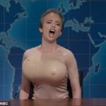 Saturday Night Live zombou do marido de Kristi Noem depois que o Daily Mail revelou exclusivamente sua vida secreta como um travesti que usa seios falsos gigantescos