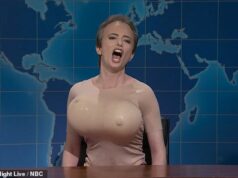 SNL ataca o marido de Kristi Noem e seus ‘filhotes’ tortos com um esboço brutal depois que o Daily Mail expôs segredos de fetiche Saturday Night Live zombou do marido de Kristi Noem depois que o Daily Mail revelou exclusivamente sua vida secreta como um travesti que usa seios falsos gigantescos