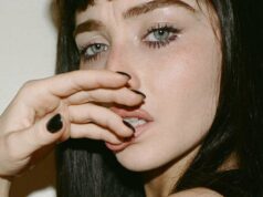 Sabrina Carpenter é irreconhecível como morena, abandona os cachos para ter um visual elegante Sabrina Carpenter é irreconhecível como morena, abandona os cachos para ter um visual elegante