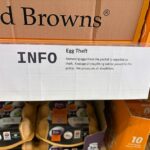 A Sainsbury's está ameaçando processar ladrões de dedos leves que trocam ovos premium mais baratos por caixas, em meio a níveis crescentes de furtos em lojas