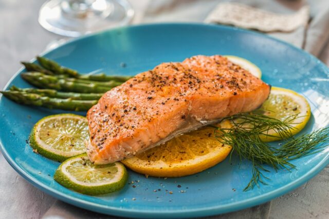 Grilled fillet of salmon with asparagus and a glass of white wine