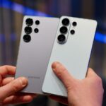 Samsung Galaxy S26 Ultra por baixo e Motorola Razr Ultra