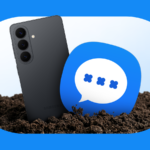 Mãos esticando o ícone do Mensagens do Google entre os rótulos