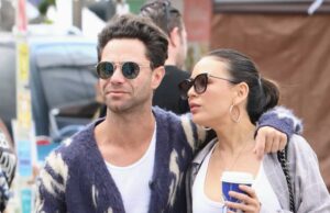 Sasha Farber da DWTS faz pacotes no PDA com Janel Parrish em meio a rumores de romance Janel-Parrish-Dança-Com-Sasha-Farber-Amid-Chris-Long-Split-Reports.jpg