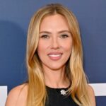 Scarlett Johansson diz que era 'socialmente aceitável' que jovens atrizes fossem 'separadas pela aparência' no início dos anos 2000: 'Foi difícil'