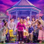 'Schimigadoon!' Crítica da Broadway: adaptação de série de TV entrega uma carta de amor efervescente e deliciosa ao teatro musical