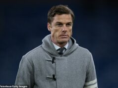 Scott Parker é demitido pelo rebaixado Burnley – quatro jogos antes do final da temporada… e a lenda da Premier League é a favorita para assumir seu cargo Scott Parker deixou Burnley com efeito imediato após o rebaixamento