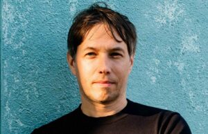 Sean Baker obtém grande pagamento pelo acompanhamento de ‘Anora’ na Warner Bros. Label Clockwork: Por dentro do acordo para “Ti Amo!” (EXCLUSIVO) Sean Baker obtém grande pagamento pelo acompanhamento de 'Anora' na Warner Bros. Label Clockwork: Por dentro do acordo para “Ti Amo!” (EXCLUSIVO)