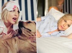 Selma Blair fala sobre pijama, perfume e a maquiagem ‘à prova de erros’ que descobriu de Kylie Jenner Uma colagem de imagens contendo 1 imagens, a imagem 1 mostra Selma Blair deitada em uma cama
