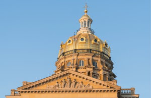 Senado de Iowa aprova projeto de lei que regulamenta e tributa mercados de previsão em rápido crescimento O Senado de Iowa aprova projeto de lei que regulamenta e tributa os mercados de previsão em rápido crescimento. Cúpula do edifício do Capitólio do Estado de Lowa em Des Moines, Lowa